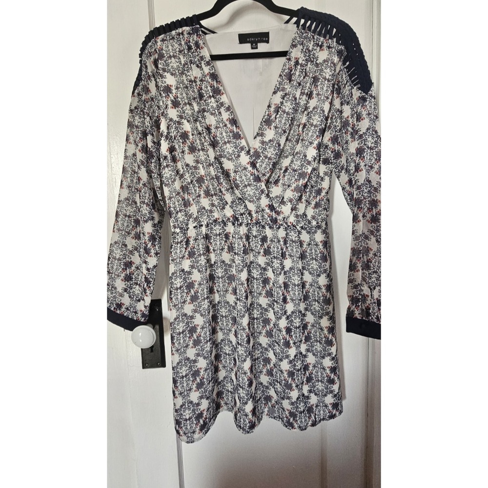 Adelyn Rae woman floral V neck wrap front crochet shoulder sleeves dress Sz M